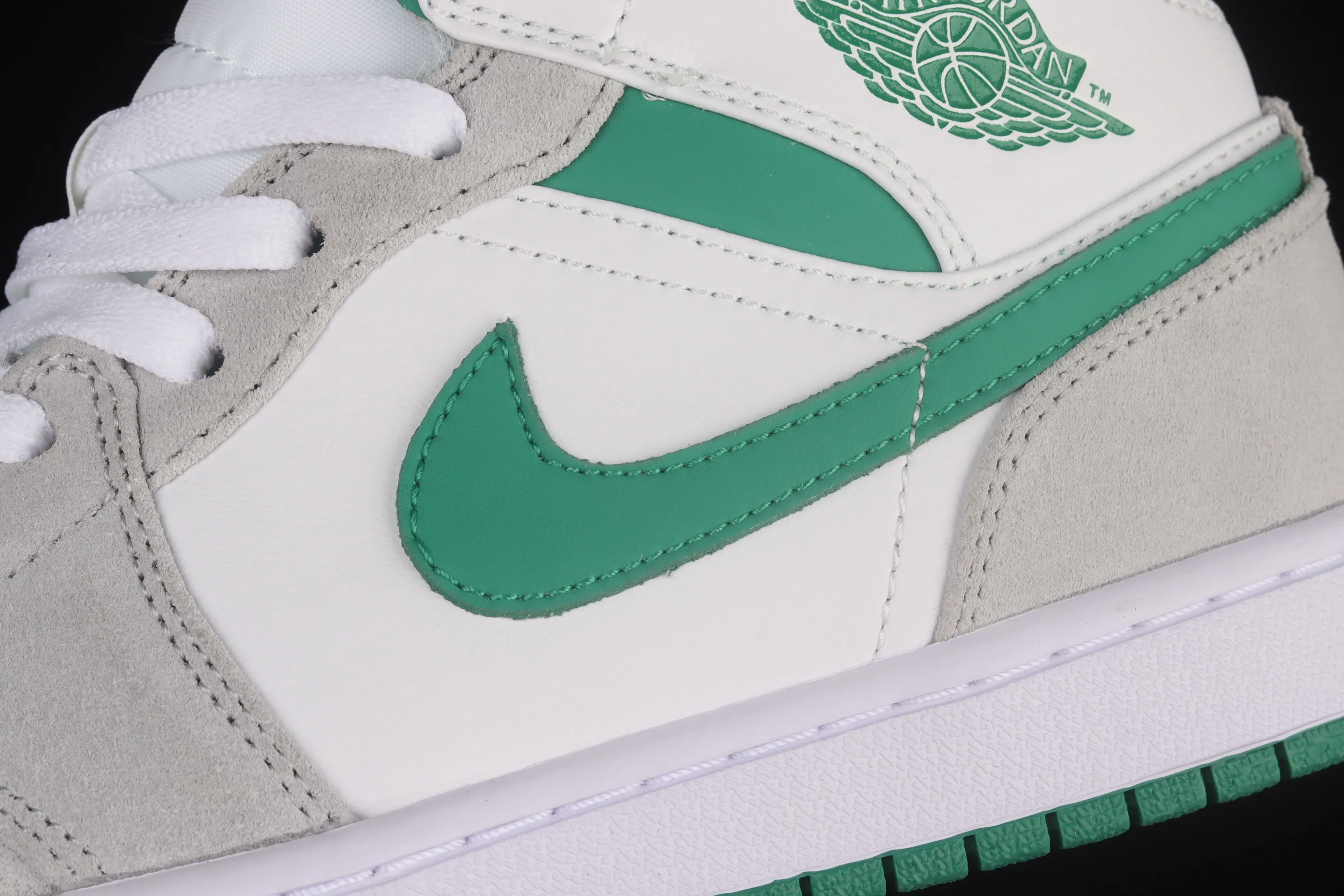 All categories Air Jordan Jordan series basketball shoes Air Jordan 1 Mid Different versions Air Jordan 1 Mid AJ1 Joe 1 white gray green mid-top basketball shoes DC7294-103